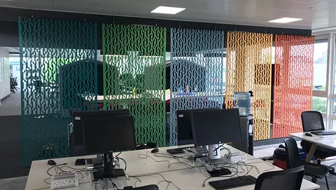 Astetisk veggskille i flerefarget